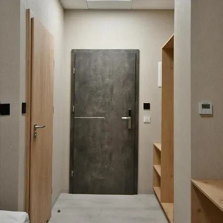 Za Bunkrem 酒店 Zbroslawice