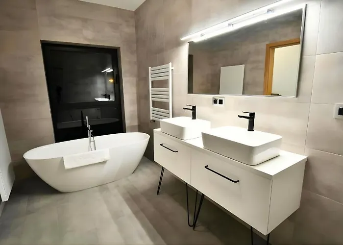 Hotel Za Bunkrem 2 0 Zbroslawice